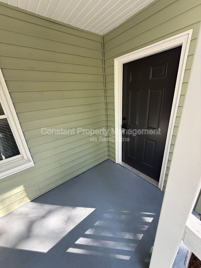 Photo - 140 Woodward Ct