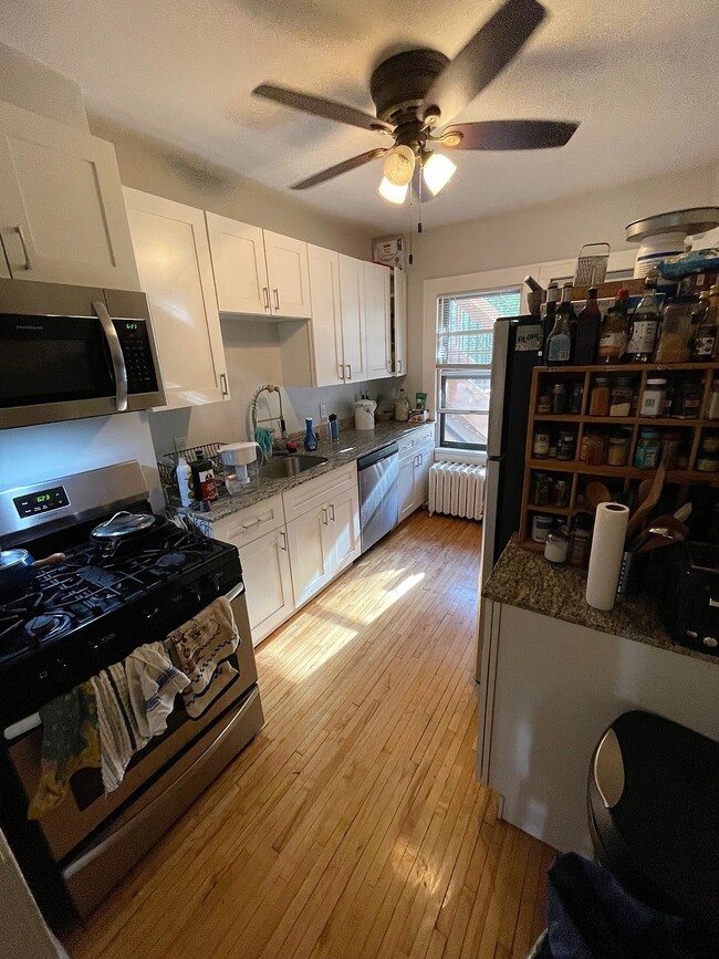 Building Photo - 3852 Grand Ave S Unit 1