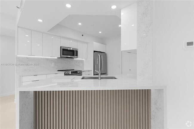 Building Photo - 3215 NE 184th St Unit 14407 Rental