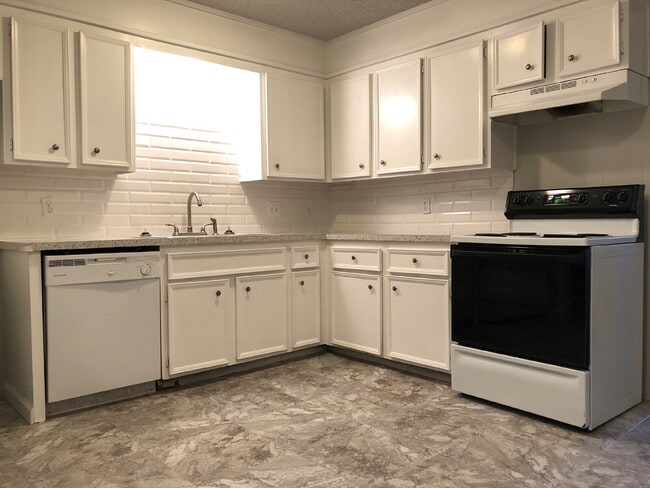 Photo - Large 2/1 With Common Area Lawn Maintenance Included