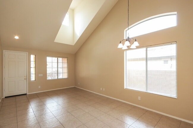 Photo - 1450 E Mia Ln