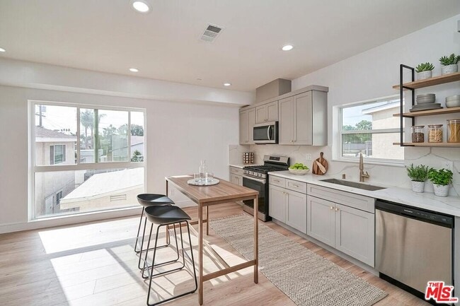Photo - 1108 Queen Anne Pl