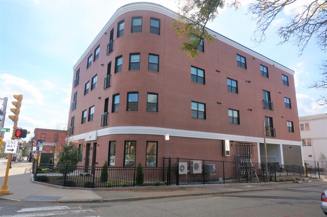 Building Photo - 99 Moody St Unit #6 Rental