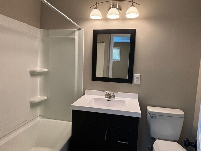 Photo - 5653 Indianola Ave