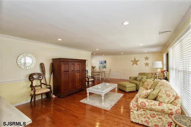 15 N Gladstone Ave
