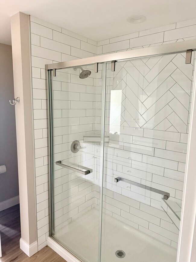 Photo - 295 Oak Grove Cir