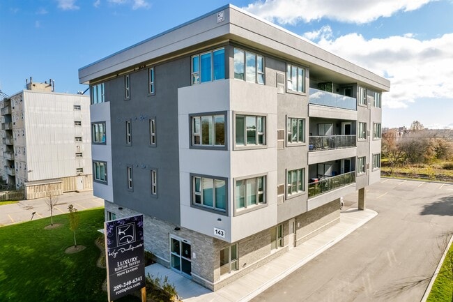 Building Photo - 143 Bloor St W Unit 203