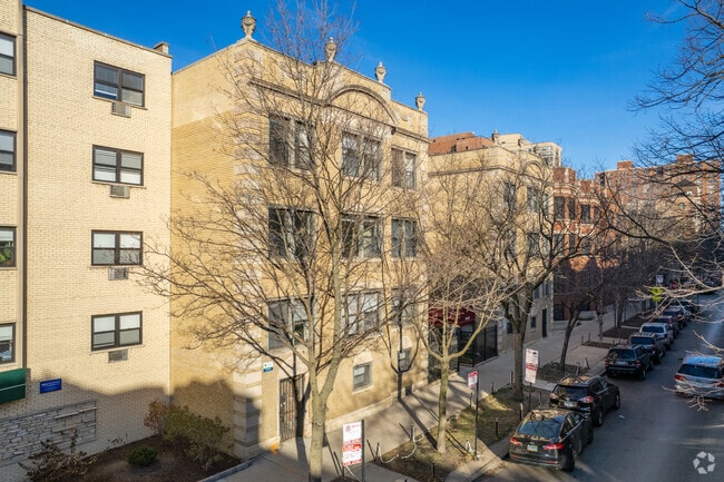 520-28 W. Surf St.