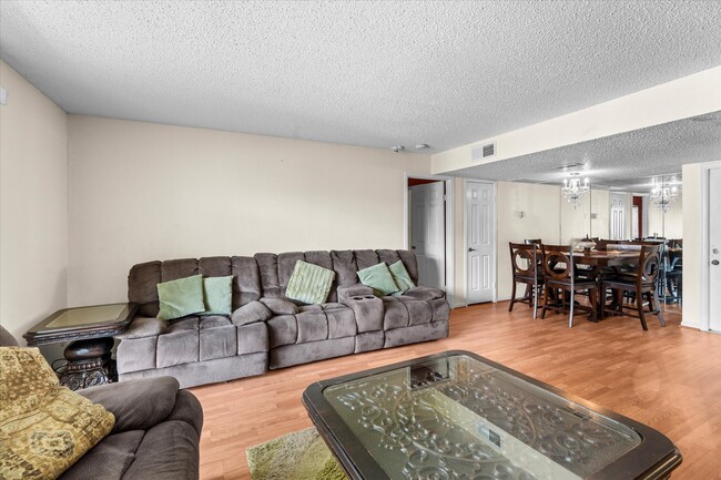 Building Photo - 2830 S Bartell Dr Unit 25 Rental