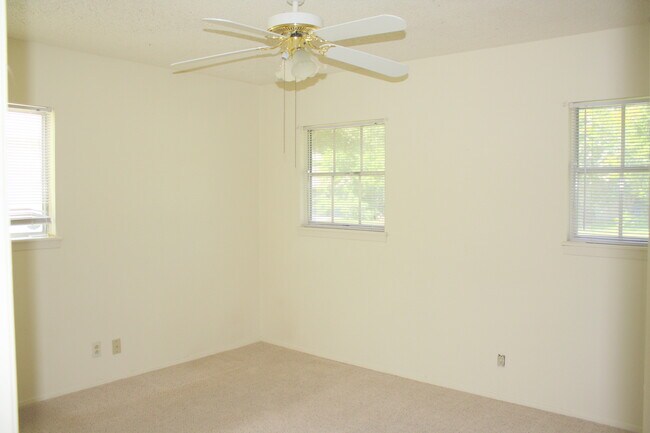 Photo - 3 BR / 1 BA House off Shoal Creek/Steck!