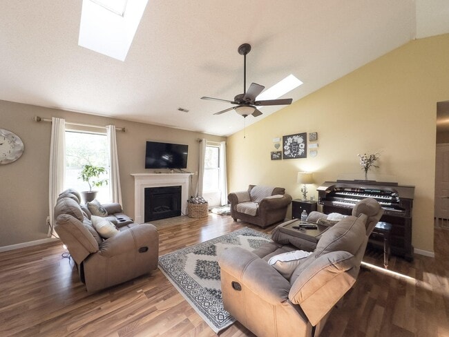 Photo - 2810 Jonquil Pl