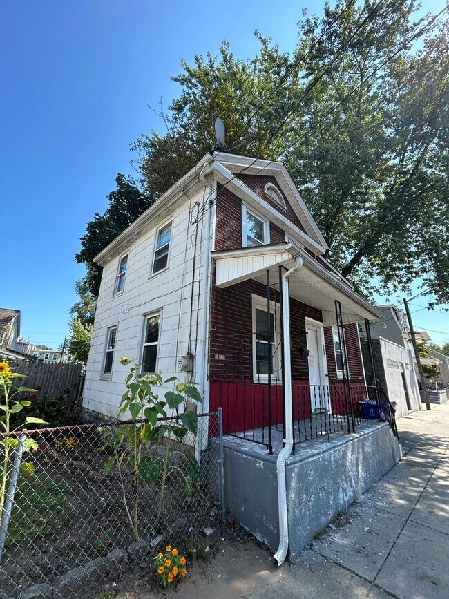 Photo - 529 York St