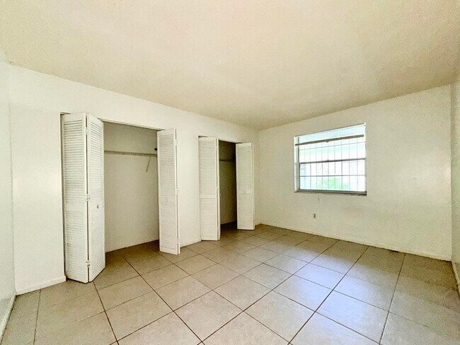 Photo - 800 NE 14th St