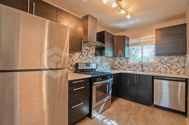 Building Photo - 767 Greenwood Ave NE Unit 4