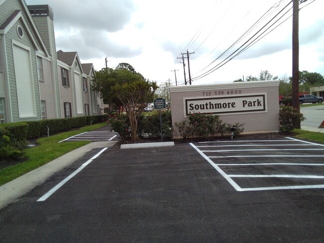 Southmore Park - Southmore Park Apartments