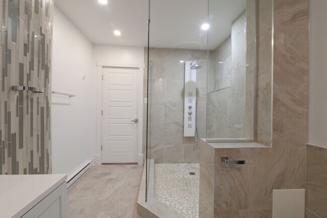 Photo - 2050 Av. Claremont Unit 20