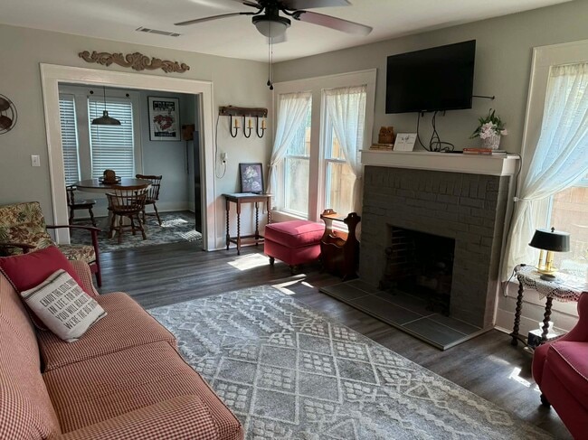 Photo - 606 N Polk St