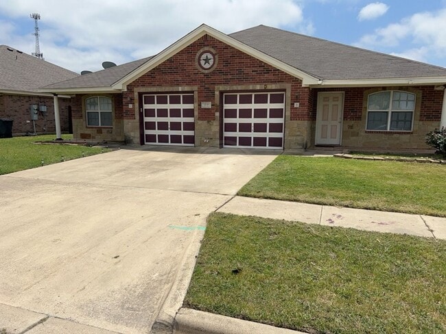 Building Photo - 1206 Cinch Dr Rental