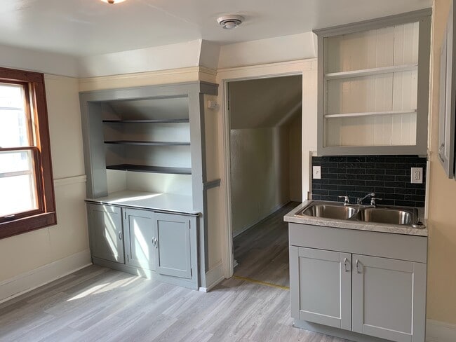 Building Photo - 2825 N Humboldt Blvd Unit Upper