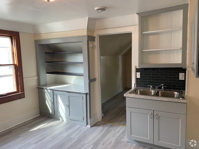 Building Photo - 2825 N Humboldt Blvd Unit Upper Rental
