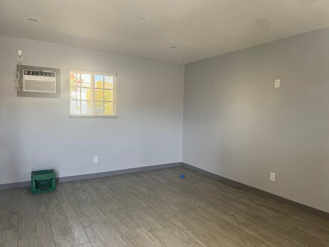 Building Photo - 13751 El Cajon Dr Unit 1 Rental