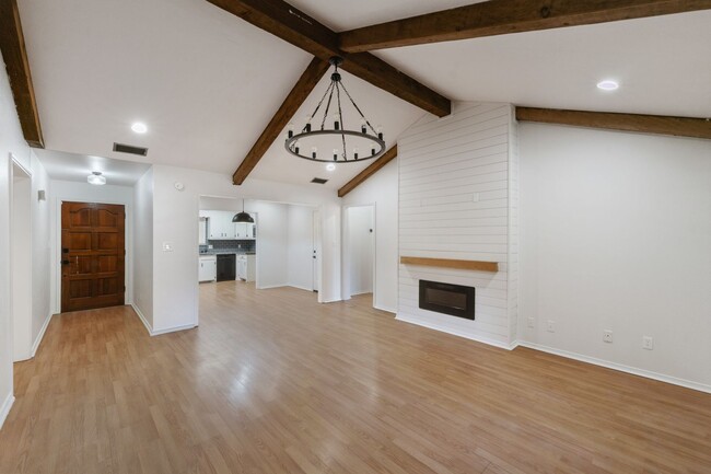 Building Photo - Cute & Convenient Home in Mission!