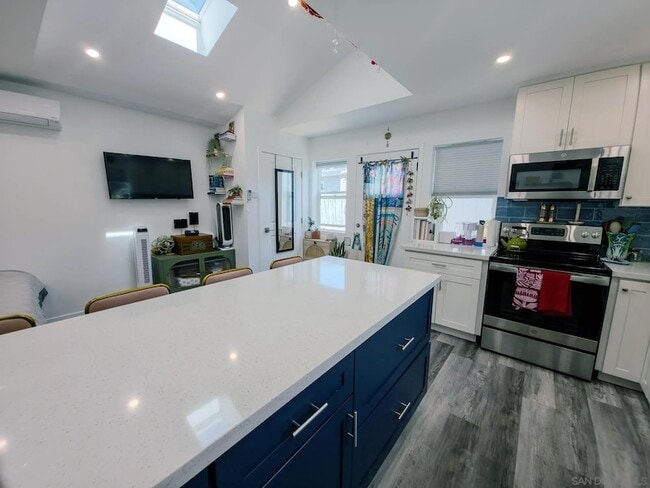 Photo - 3080 Ivy St