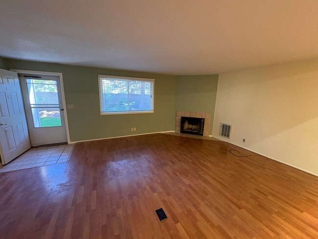 Photo - 2 Bed/2.5 Bath Townhome with Garage, Pool and Tennis Court