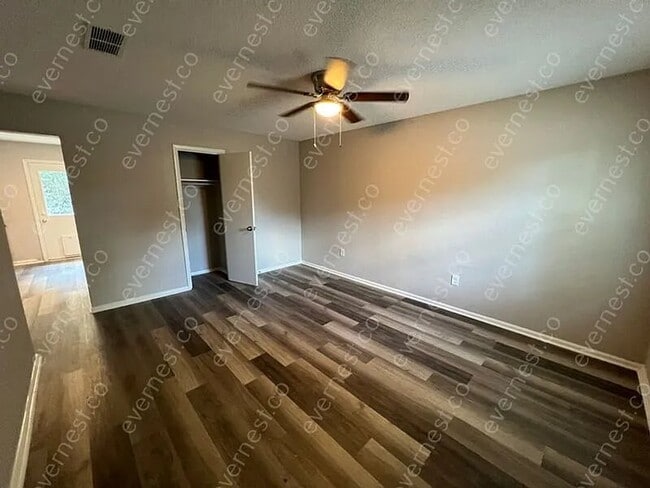 Photo - 5500 Parker St