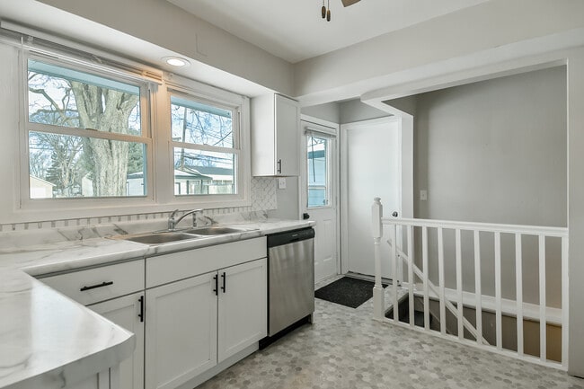 Photo - 1828 Juniper Ln