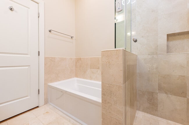 Photo - 220 Decatur St