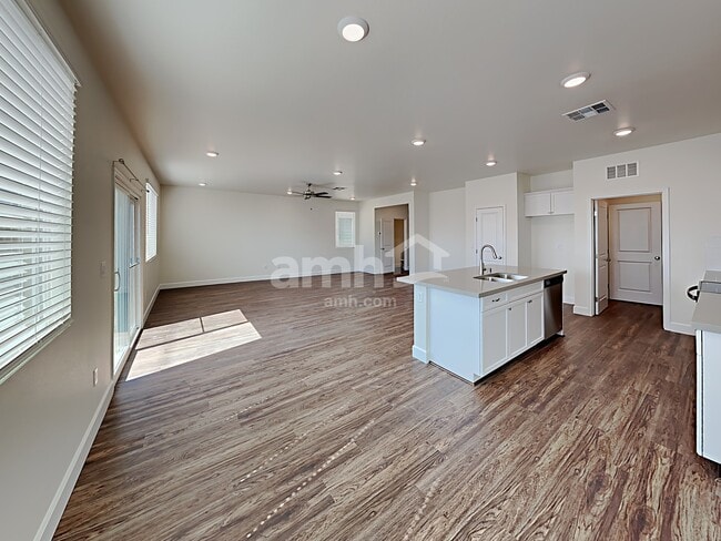 Photo - 2021 Reaves Wy