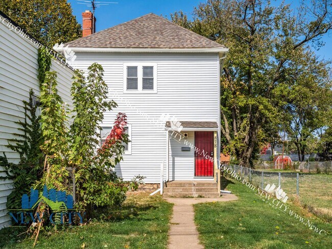 Photo - 753 1/2-878-872 Sullivant Ave Unit 878 1/2 (Front)