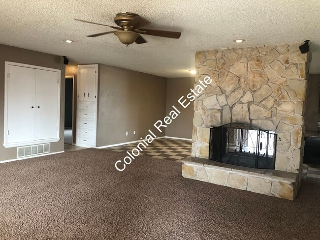 Photo - Spacious 3 bed 2 bath house for rent