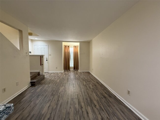 Building Photo - 2100 Wilcrest Dr Unit 107