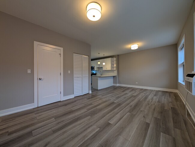 Photo - 3943 N Janssen Ave Unit s2