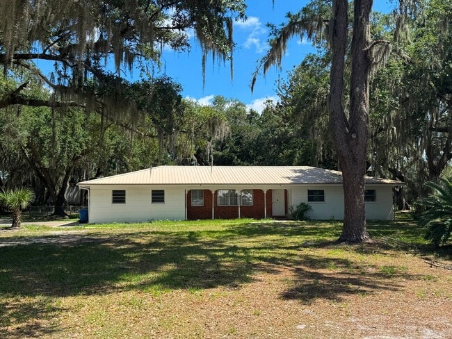 Building Photo - No HOA. Oversized 3/2 Home. NEW PHOTOS COMING SOON