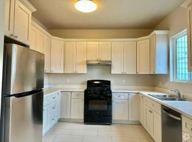 Building Photo - 432 Capitol Ave Rental