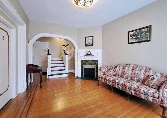 Photo - 319 W Lee St Unit 3