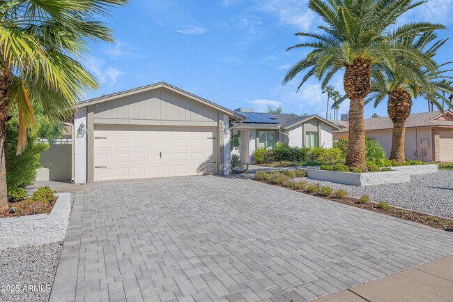 Building Photo - 5802 E Gelding Dr