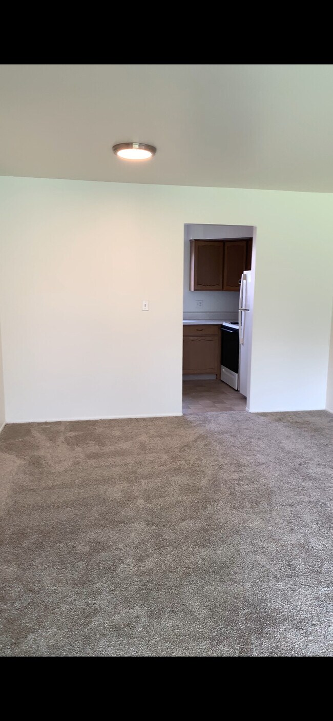 Independence Square Apartments For Rent in Clarkston, MI