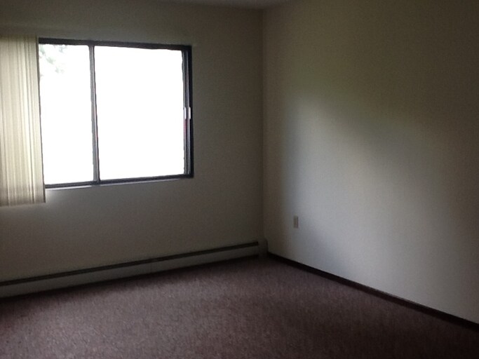 Bedroom - 528 Maceman St
