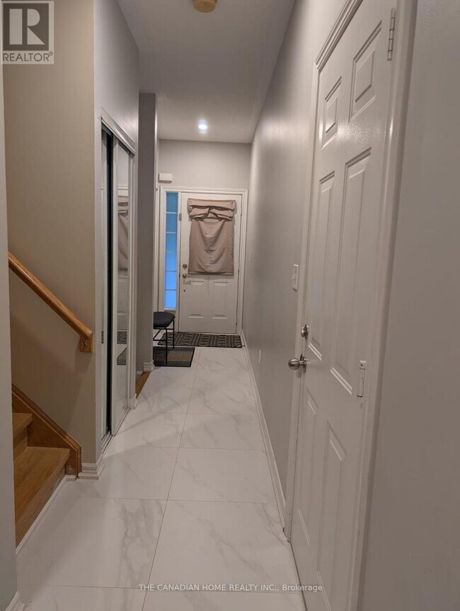 Photo - 2270 Britannia Rd W