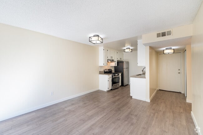 1BR, 1BA - 650SF - Dining Room
