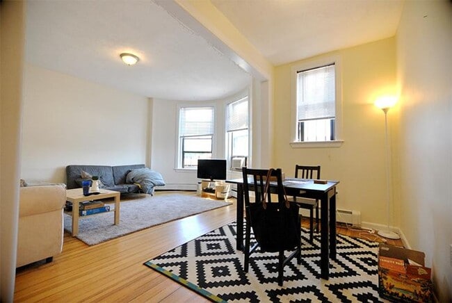Building Photo - NO BROKER FEE!!   AUGUST 1ST CLEVELAND CIRCLE AVAILABILITY