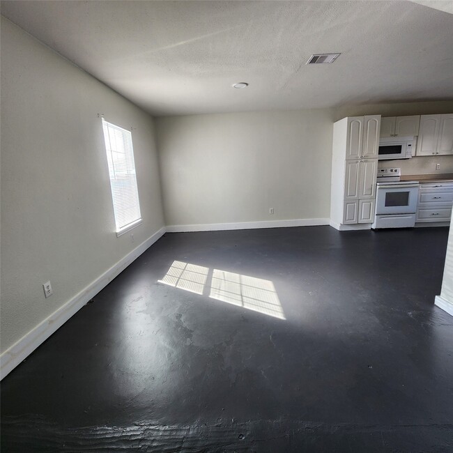 Photo - 4710 Pelican