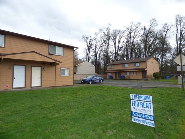 Building Photo - Rent Special: FREE First Full Month's Rent - 2 bed Townhome Unit 4114