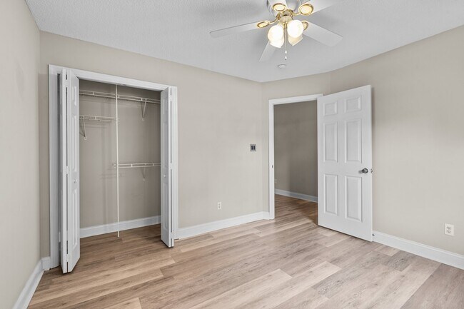 Photo - 4218 Yarmouth Rd