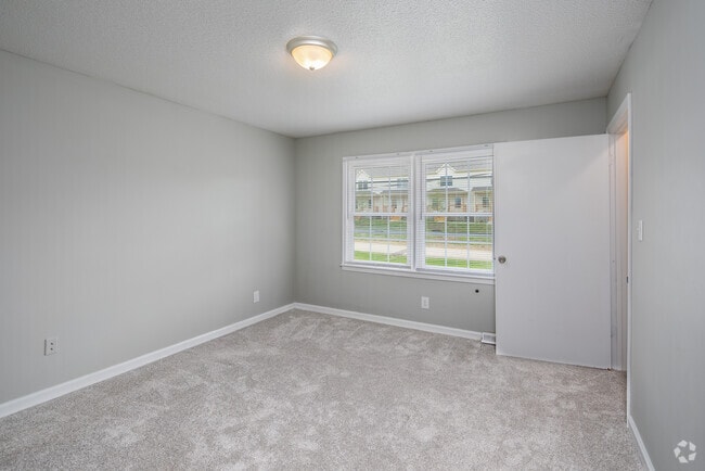 2BR, 1.5BA - 950SF - Bedroom