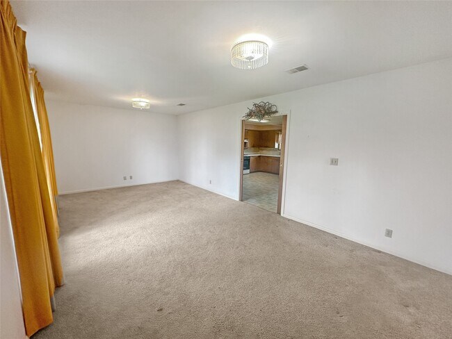 Photo - 516 W 14th St